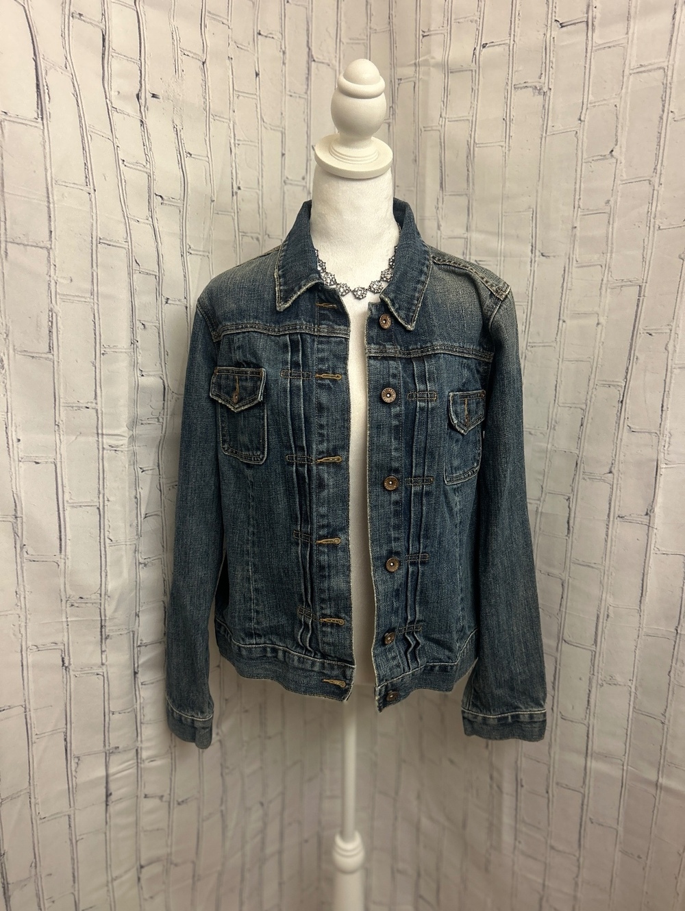 Gap Denim Jean Jacket XL Medium Dark Wash 100% Cotton Classic Trucker